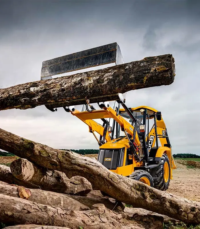 Cụm gàu trước của máy xúc liên hợp JCB 2CX cung cấp lực nâng tối đa an toàn lên tới 1.6 tấn. Thiết bị dễ dàng bốc xúc xà bần, san gạt mặt bằng và nâng hạ các cấu kiện cống hộp đúc sẵn một cách dứt khoát.